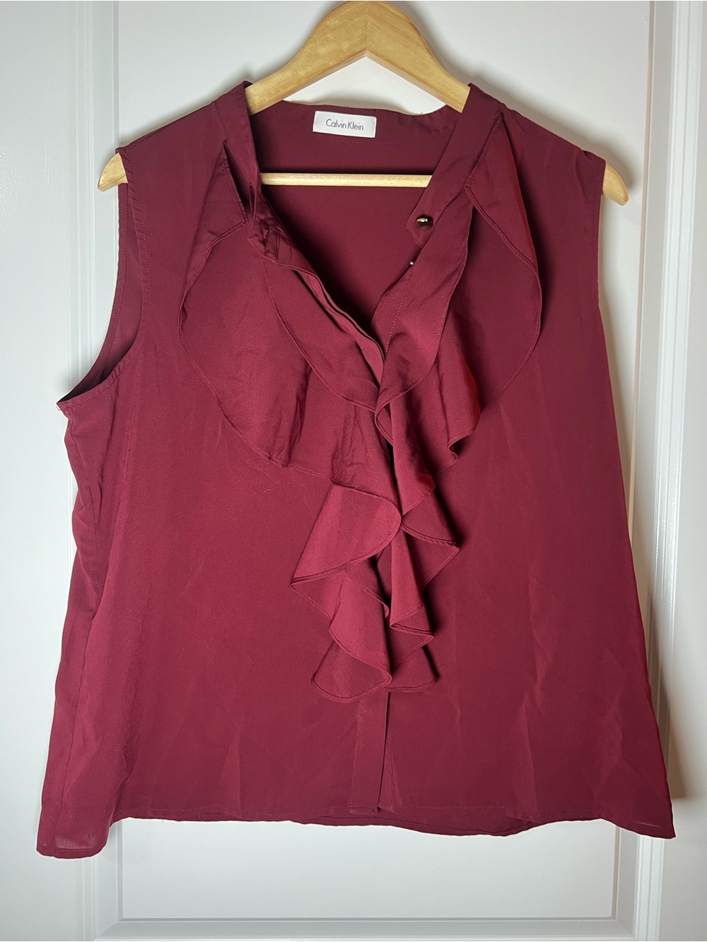[Calvin Klein] Women's Burgundy Ruffle Sleeveless Blouse